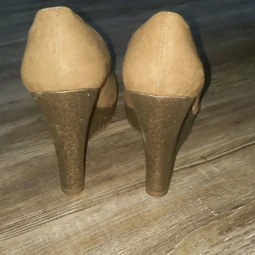 Fergalicious tan microsuede wedges Sz 10